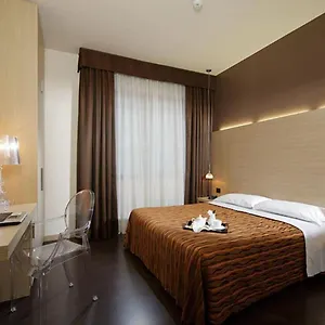 *** Отель Paris Италия